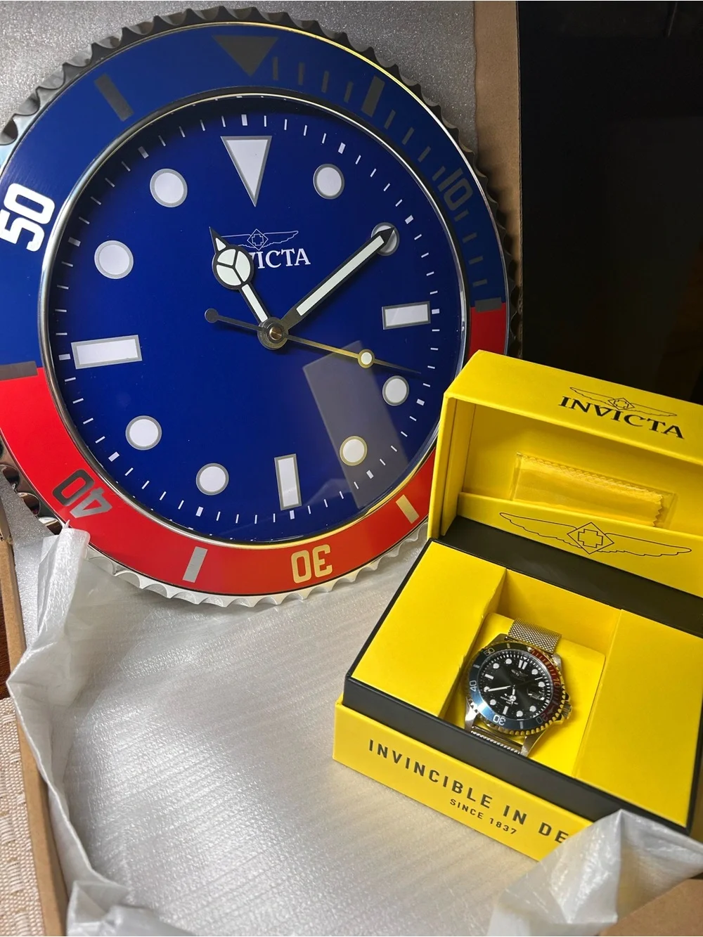 Invicta Men's Mesh Watch w/Blue Dial & Blue/Red Wall Clock